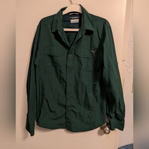 Like New Columbia Men's Outdoor Shirt - Small - Forest Green